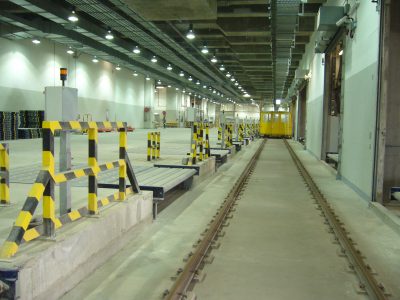 Kraanbaan op beton, discontinu ondersteund - Asia Airfreight Terminal Hong Kong